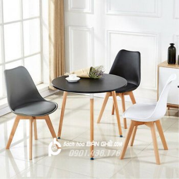 2-4-Retro-Replica-Eames-Dining-Chairs-DSW-Lounge.jpg